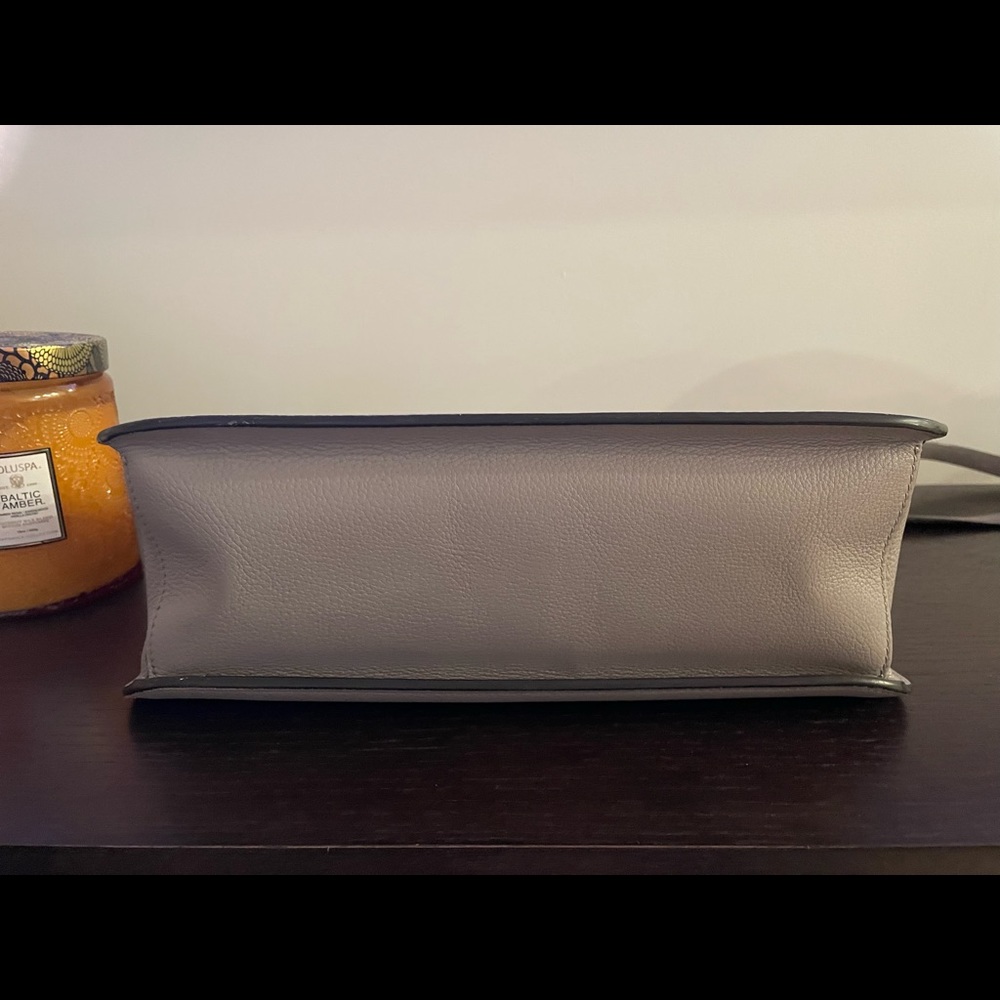 Authentic GUCCI Tasseled Lady Bamboo grey leather single flap crossbody bag. - Picture 6 of 16
